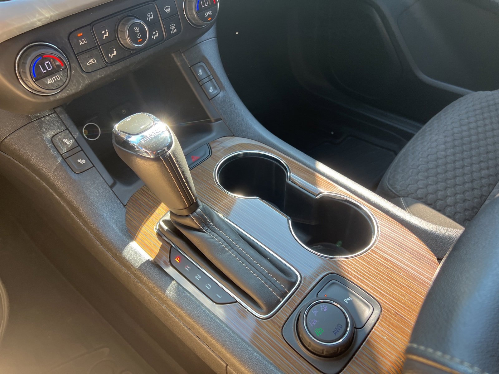 Used 2019 GMC Acadia SLE w/ Driver Alert Package I image 25