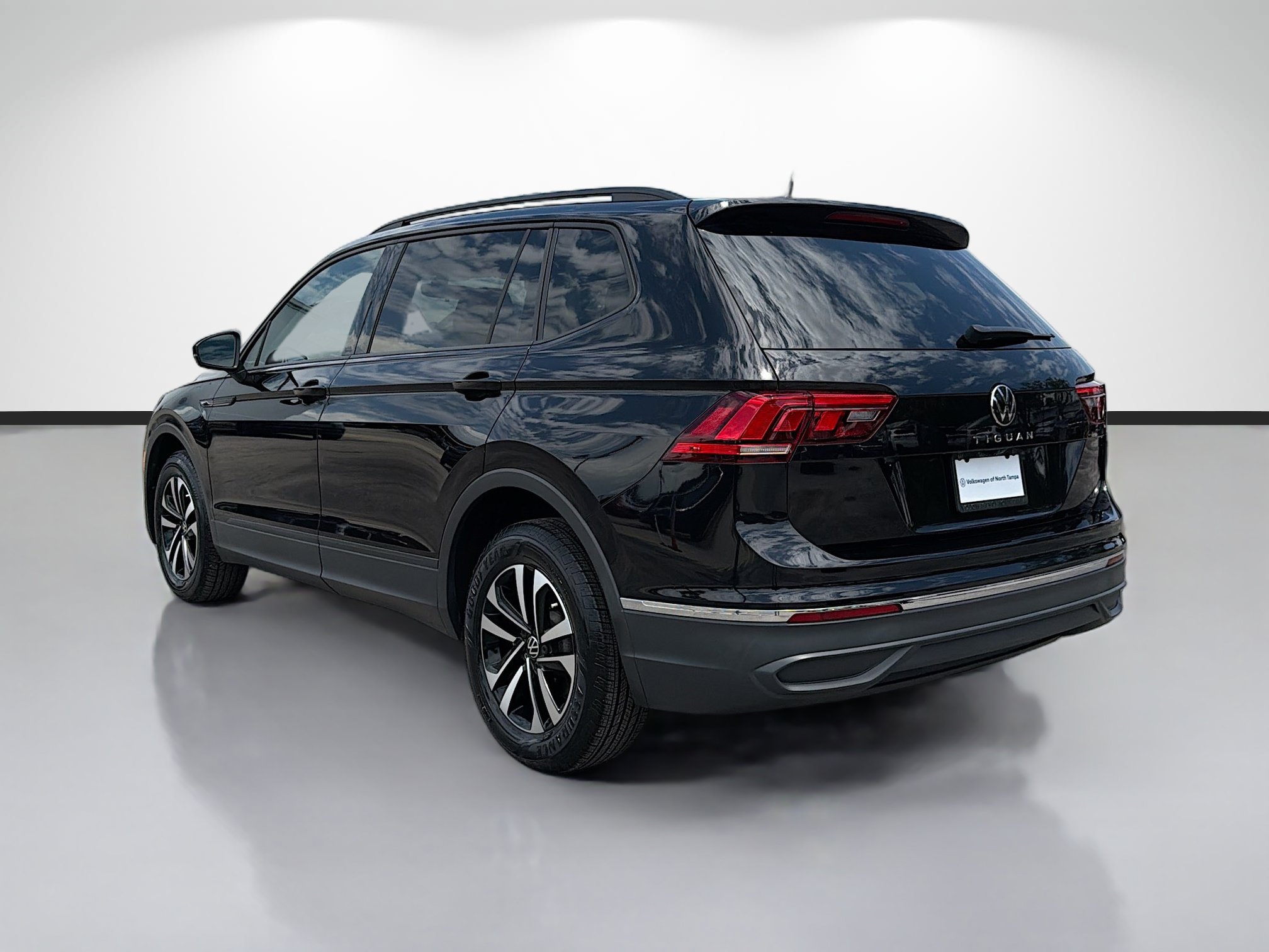 Used 2023 Volkswagen Tiguan S FWD image 5