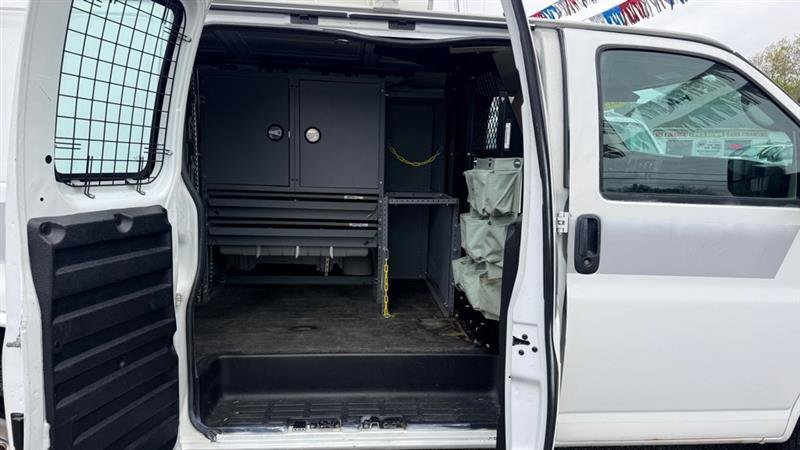 Used 2011 Chevrolet Express 2500 RWD image 17