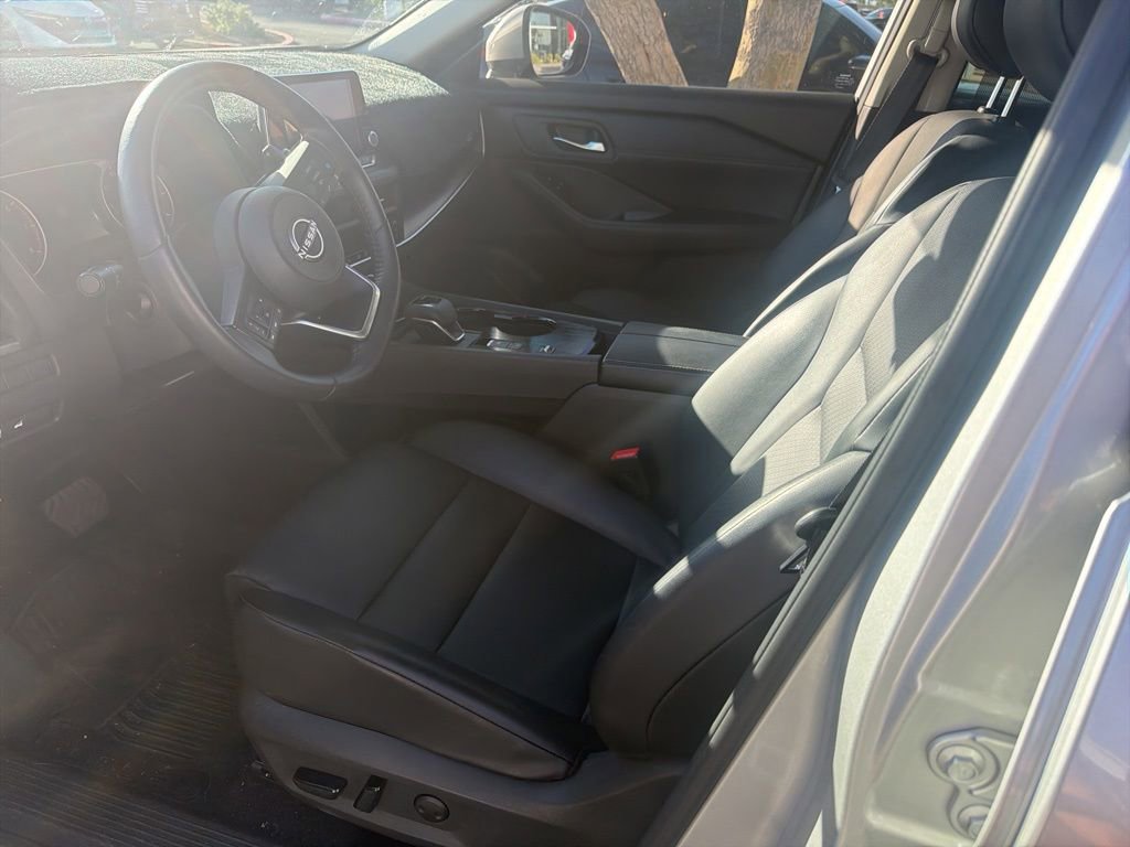 Certified 2024 Nissan Rogue SV w/ SV Premium Package FWD image 9