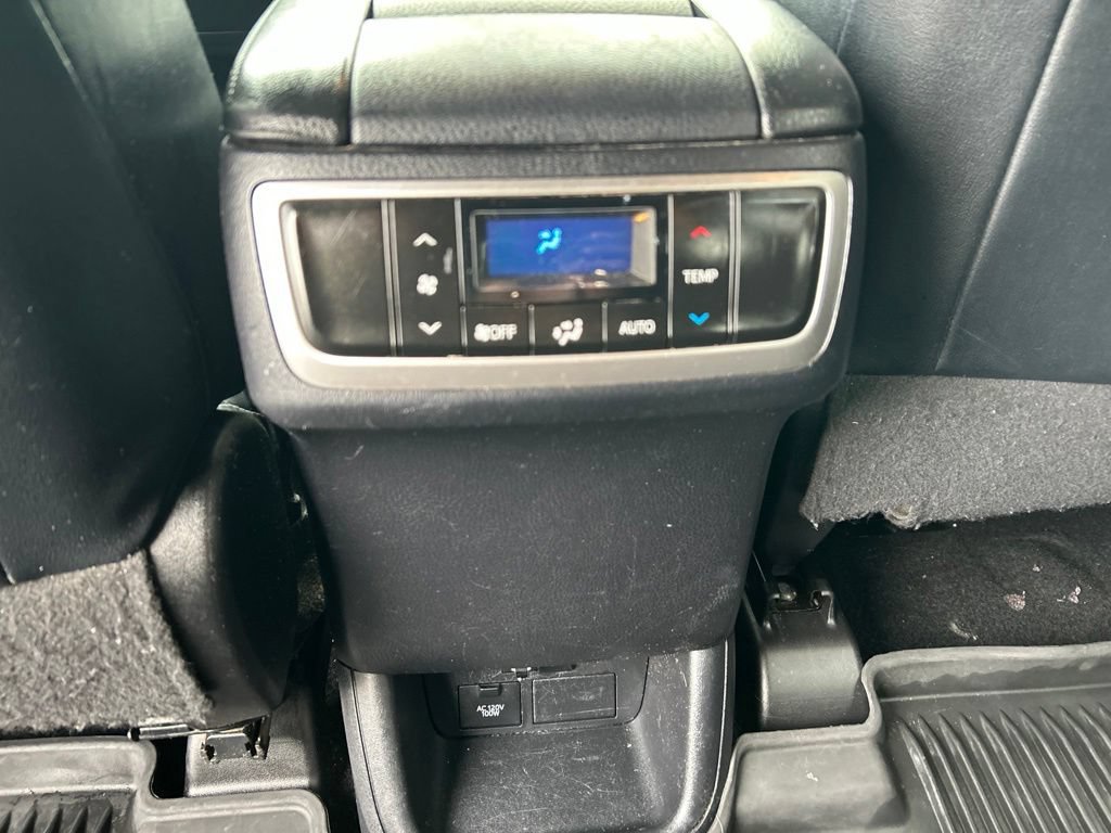 Used 2018 Toyota Highlander XLE AWD/4WD image 28