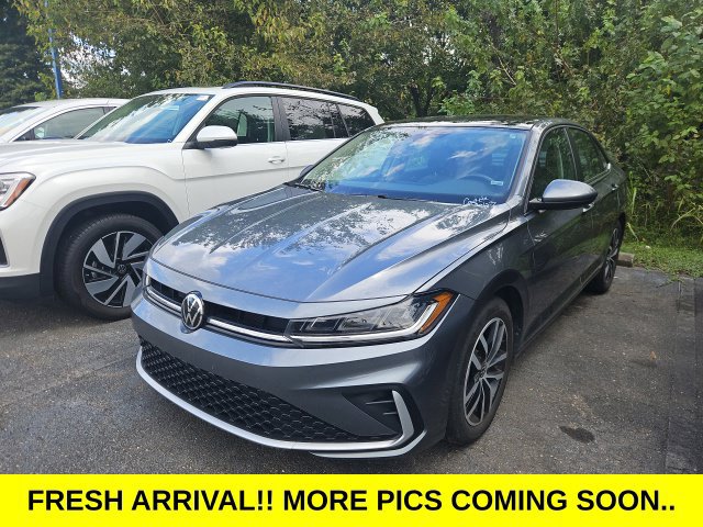 Certified 2025 Volkswagen Jetta SE