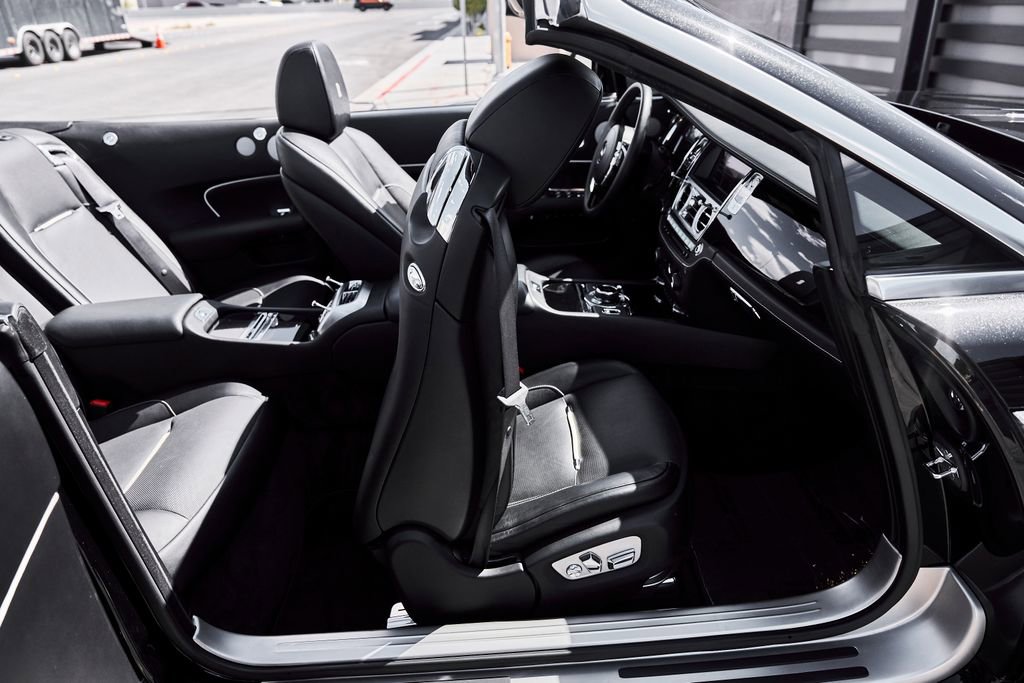 Used 2018 Rolls-Royce Dawn RWD image 43