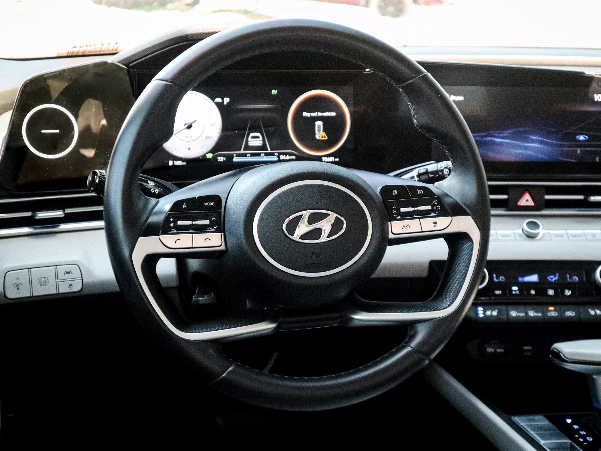 Used 2022 Hyundai Elantra Limited FWD image 6