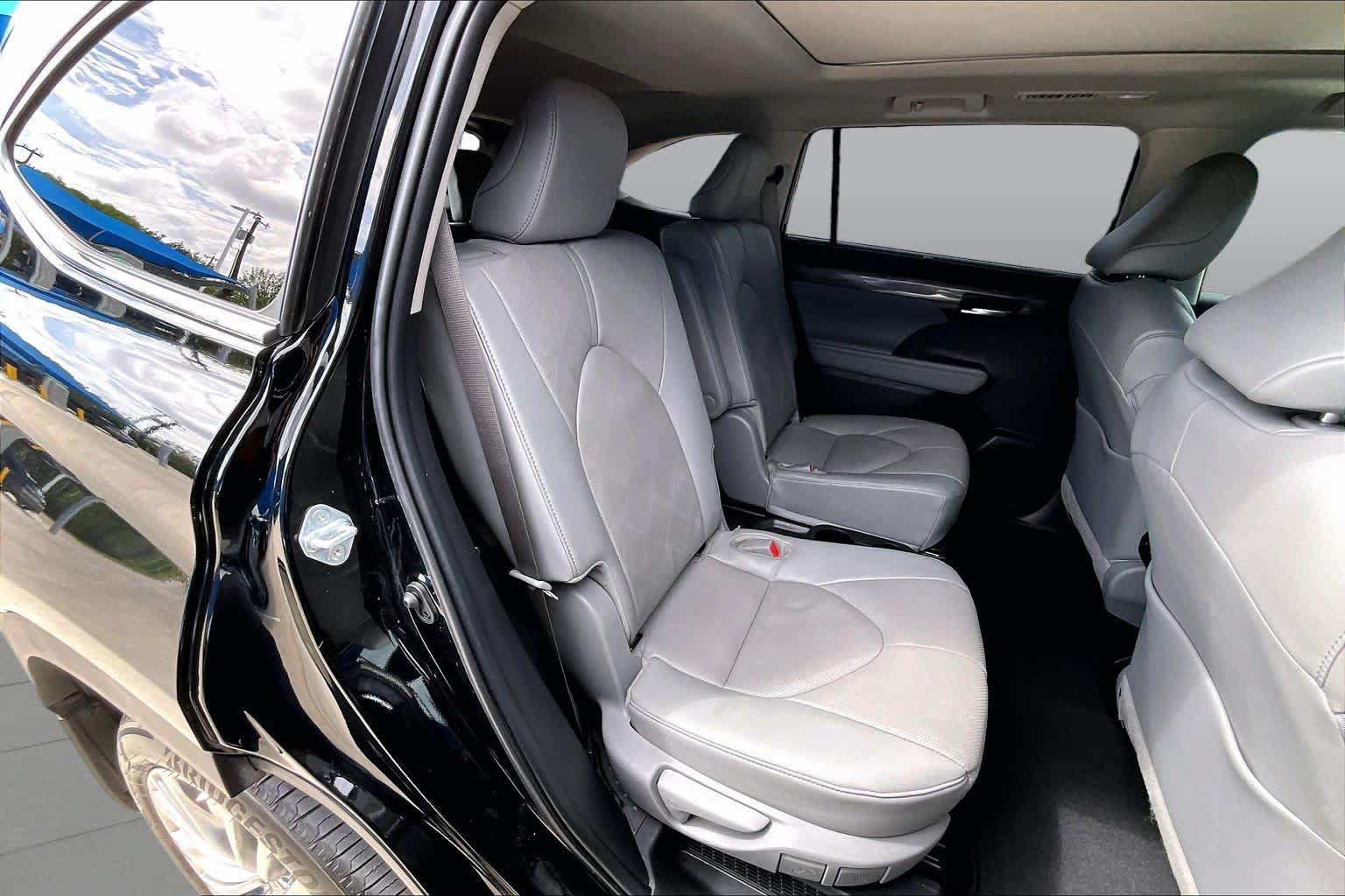 Used 2025 Toyota Highlander Platinum AWD/4WD image 20