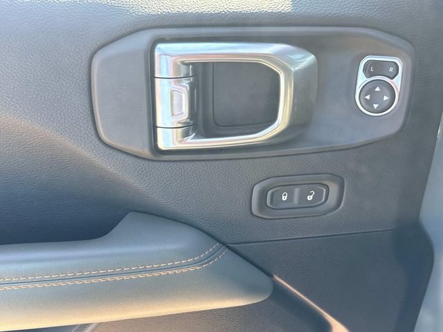 Used 2025 Jeep Gladiator Mojave w/ Convenience Group AWD/4WD image 24