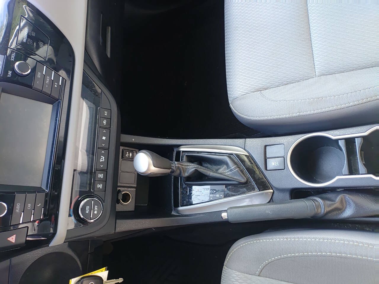 Used 2016 Toyota Corolla LE w/ Body Protection Package #1 FWD image 11