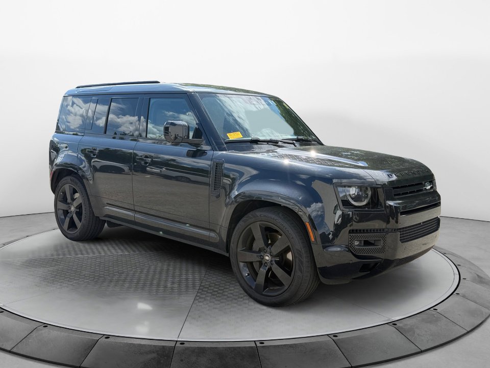 Used 2025 Land Rover Defender 110 X-Dynamic SE AWD/4WD image 3