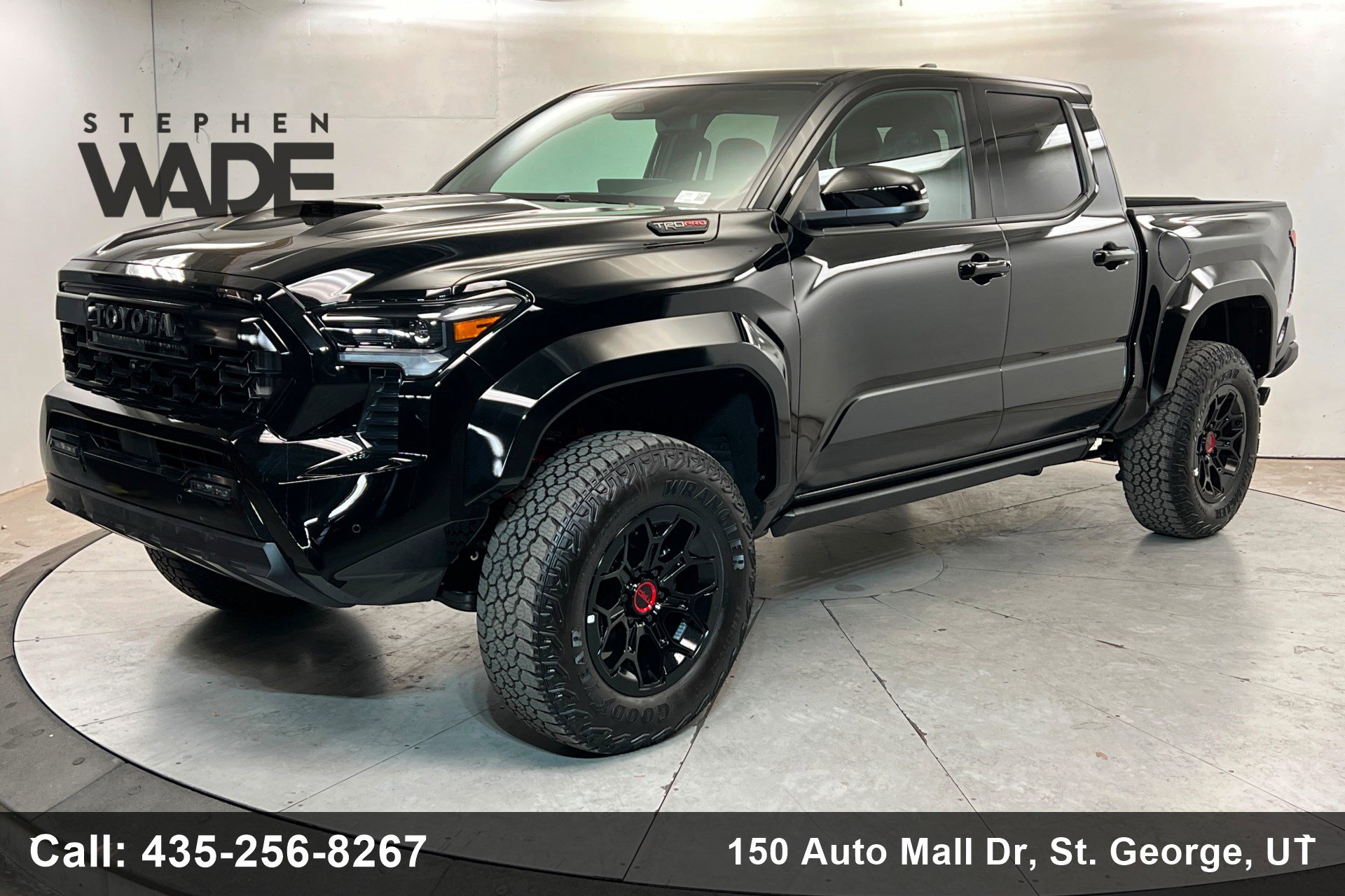 Certified 2025 Toyota Tacoma TRD Off-Road AWD/4WD image 1