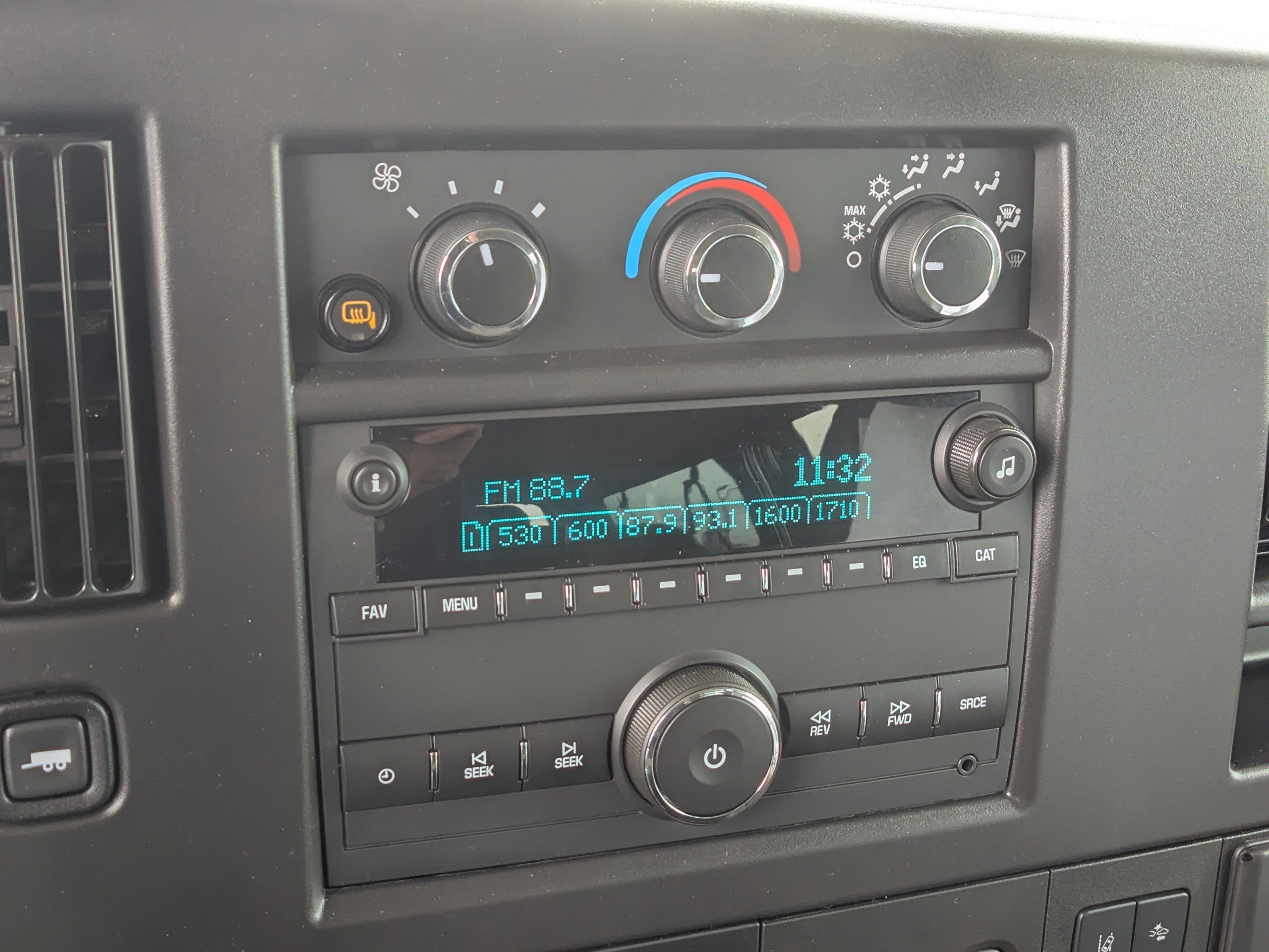 Used 2025 Chevrolet Express 3500 LT w/ LT Preferred Equipment Group RWD image 19