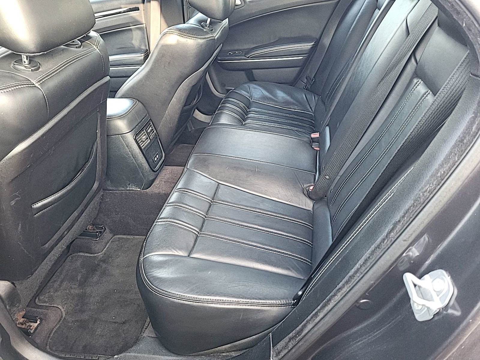 Used 2017 Chrysler 300 S image 10