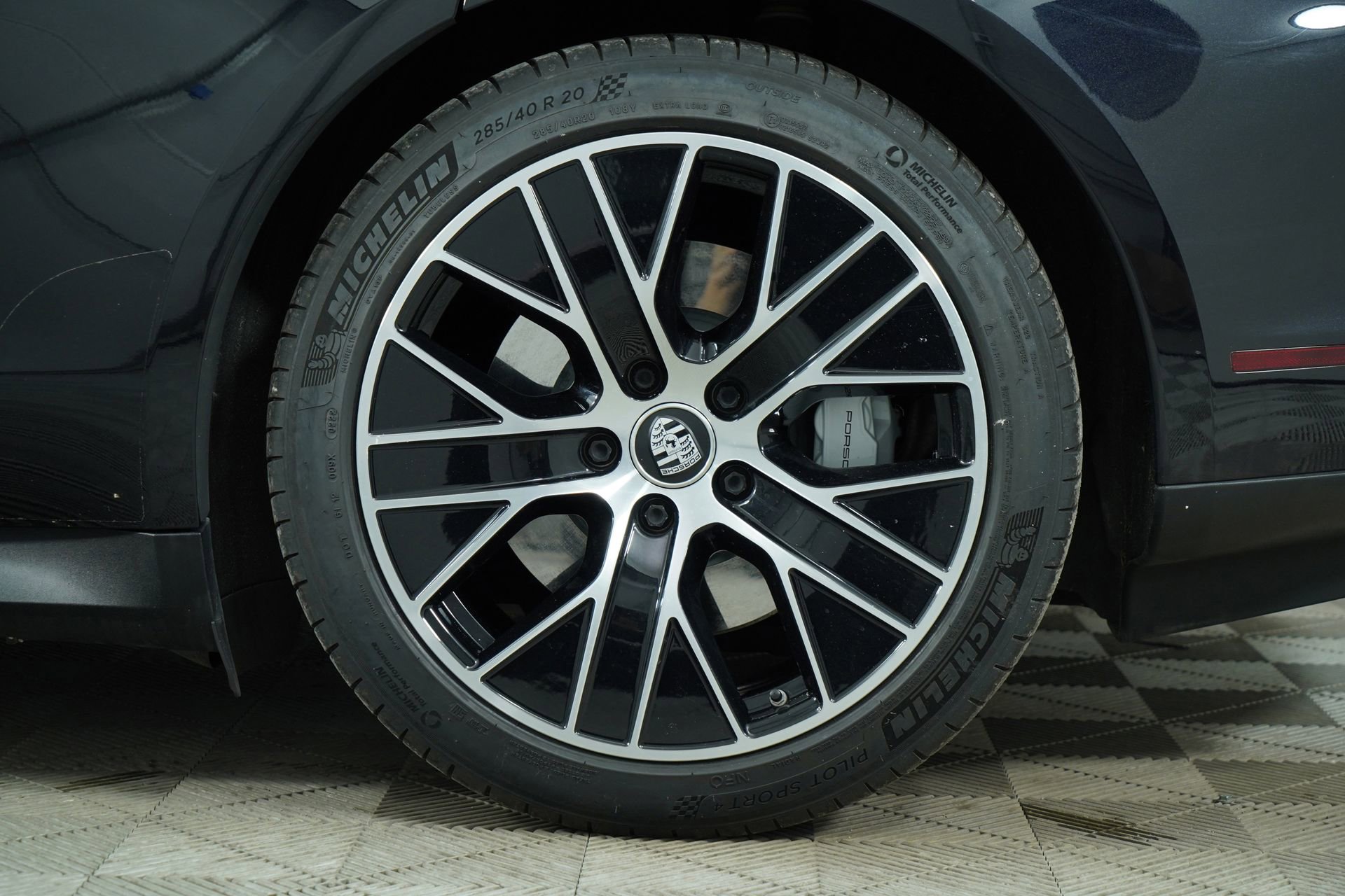 Used 2022 Porsche Taycan image 14