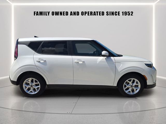 Used 2023 Kia Soul LX w/ LX Technology Package image 2