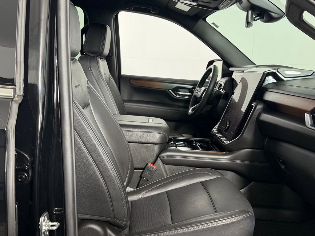 Used 2025 GMC Yukon XL Denali AWD/4WD image 31