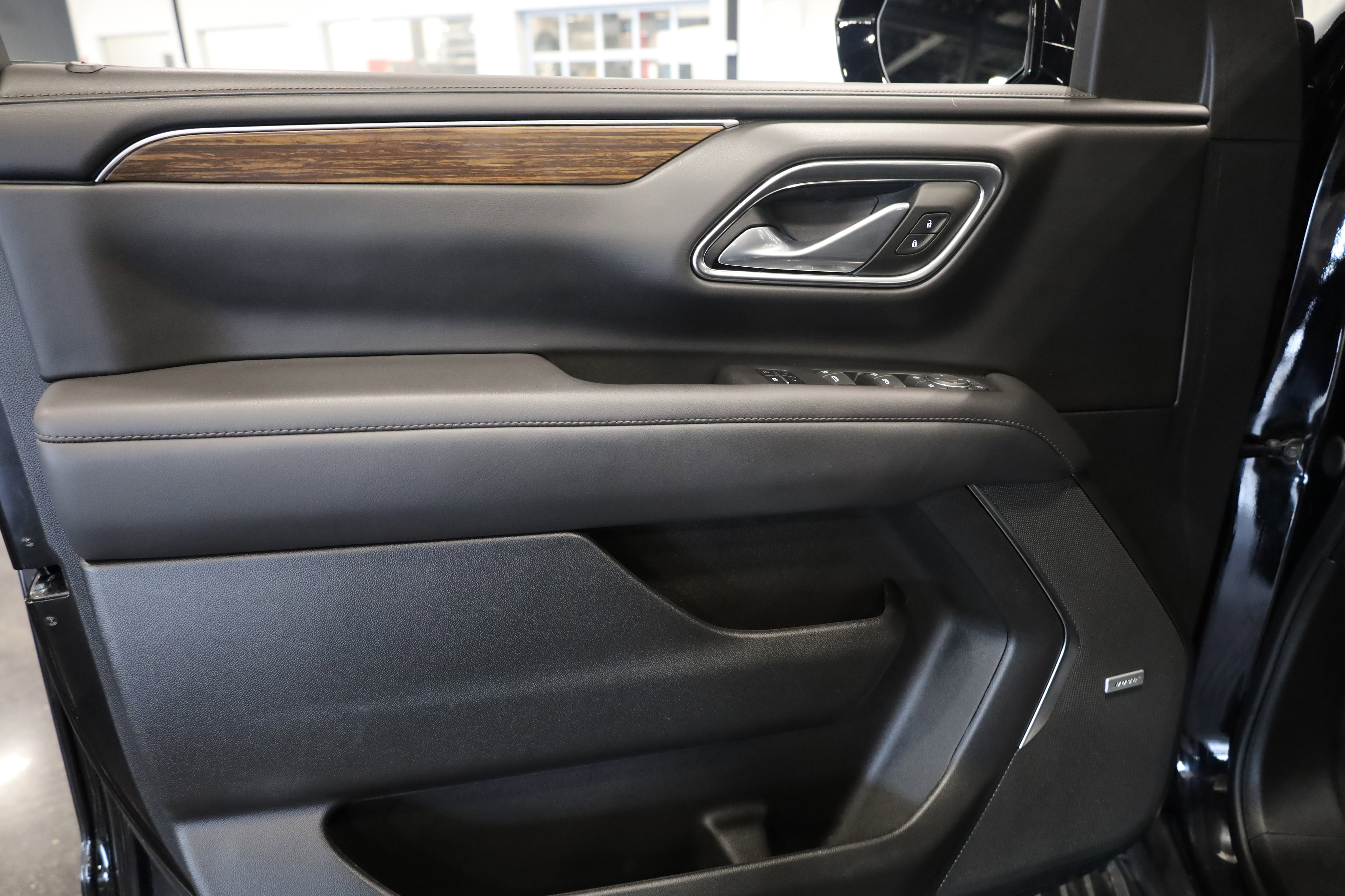 Used 2024 Chevrolet Suburban High Country w/ Advanced Technology Package image 14