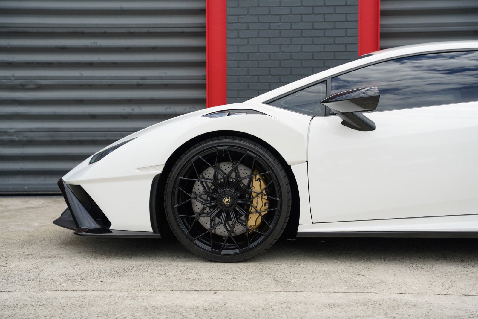Used 2023 Lamborghini Huracan STO RWD image 19