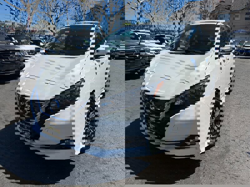 Used 2018 Nissan Leaf SV image 1