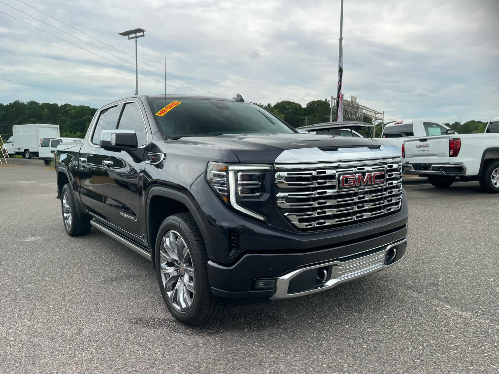 Used 2025 GMC Sierra 1500 Denali w/ Denali Reserve Package AWD/4WD image 5