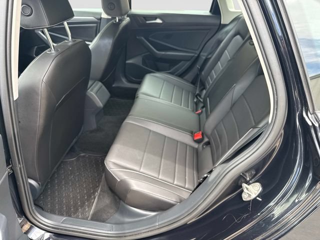 Used 2022 Volkswagen Jetta SE w/ Panoramic Sunroof Package FWD image 15