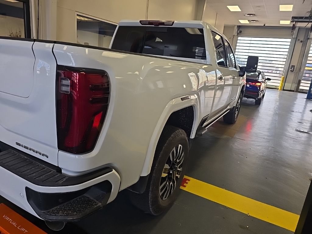 Used 2025 GMC Sierra 3500 Denali Ultimate AWD/4WD image 3