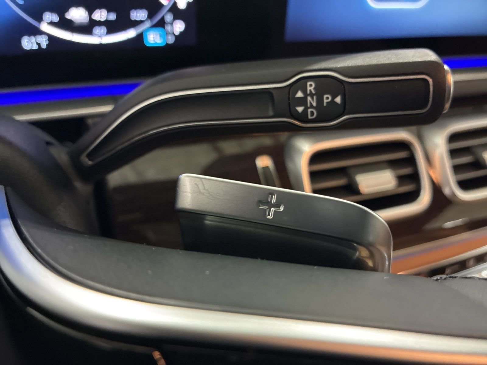 Used 2025 Mercedes-Benz GLE 450e 4MATIC image 14