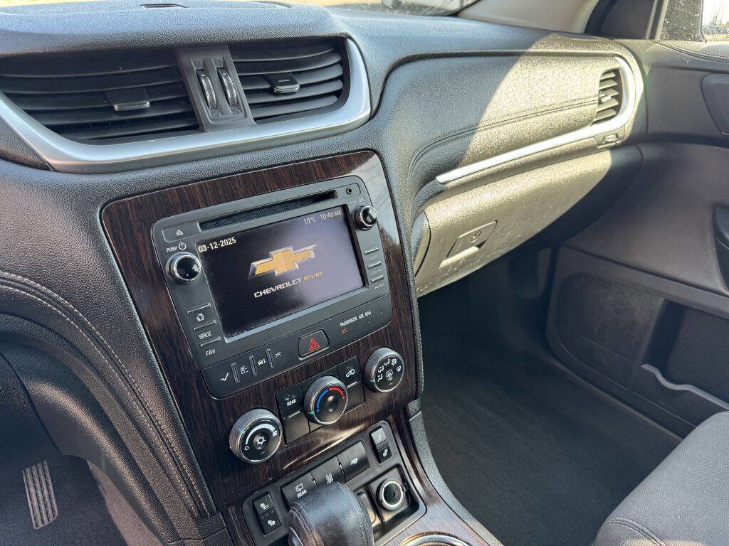 Used 2017 Chevrolet Traverse LT w/ Style and Technology Package image 14