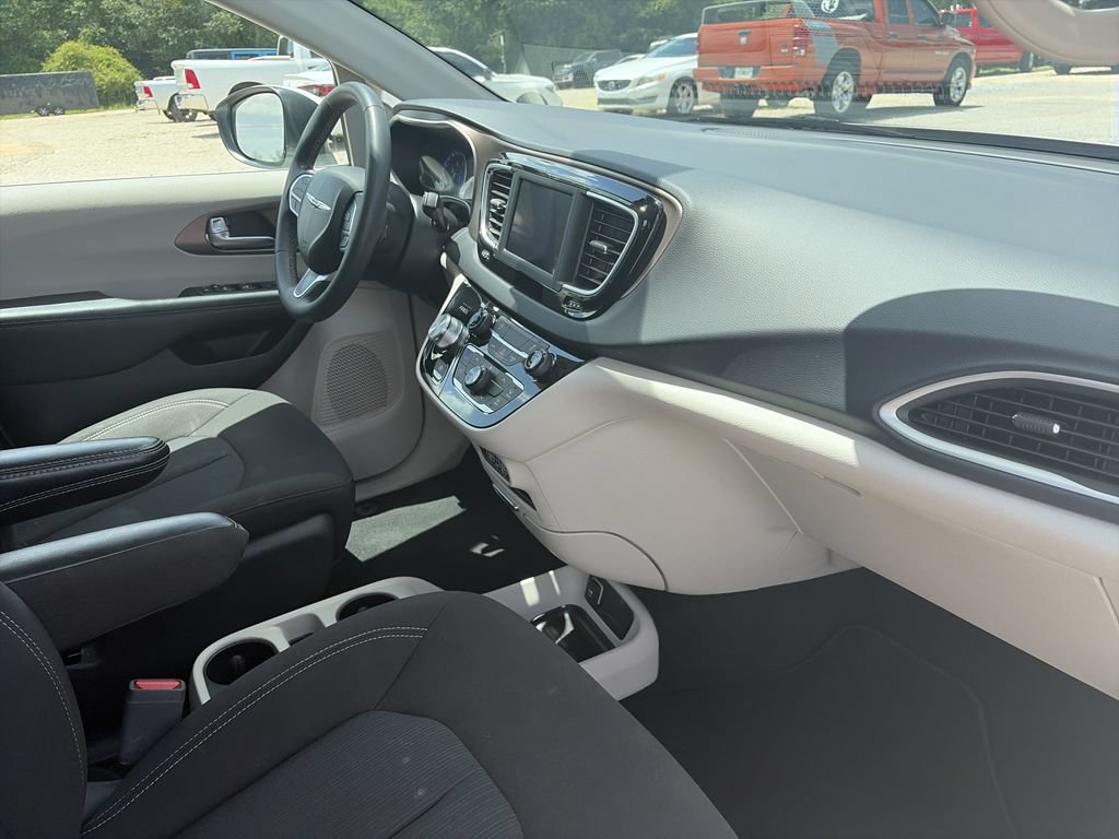 Used 2023 Chrysler Voyager LX FWD image 37