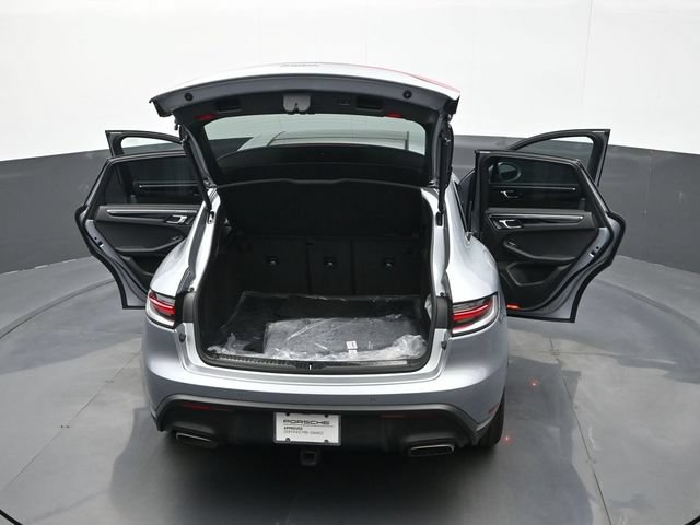 Certified 2025 Porsche Macan AWD/4WD image 26
