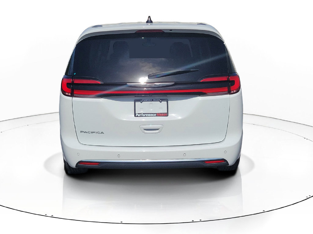 Used 2023 Chrysler Pacifica Touring-L FWD image 7