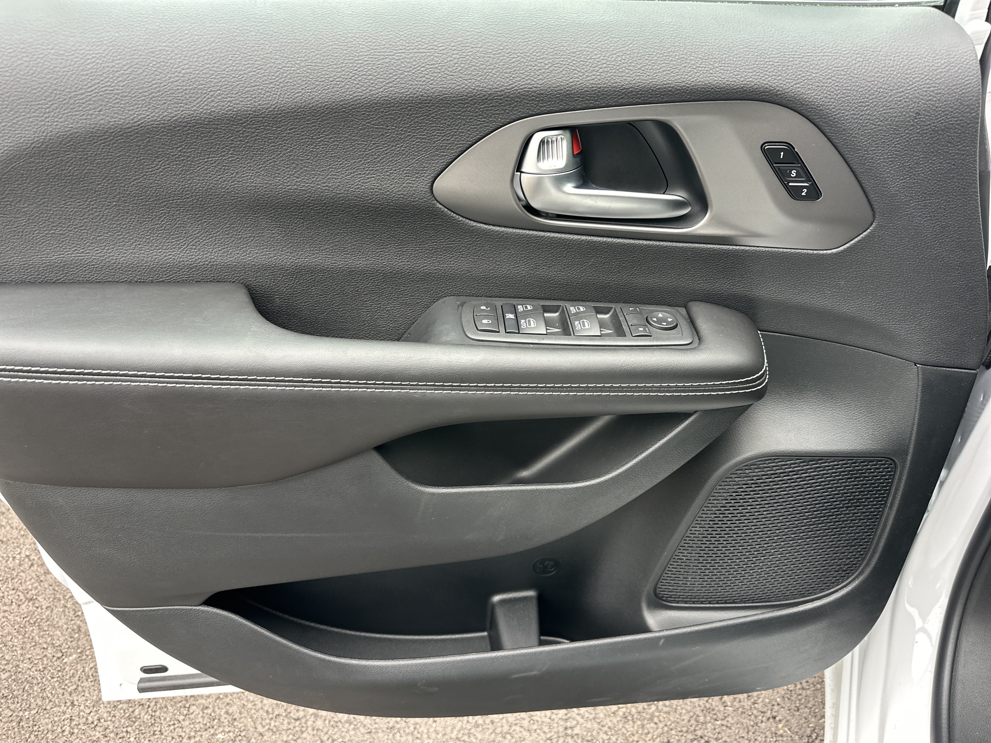 New 2027 Chrysler Pacifica Select AWD/4WD image 28