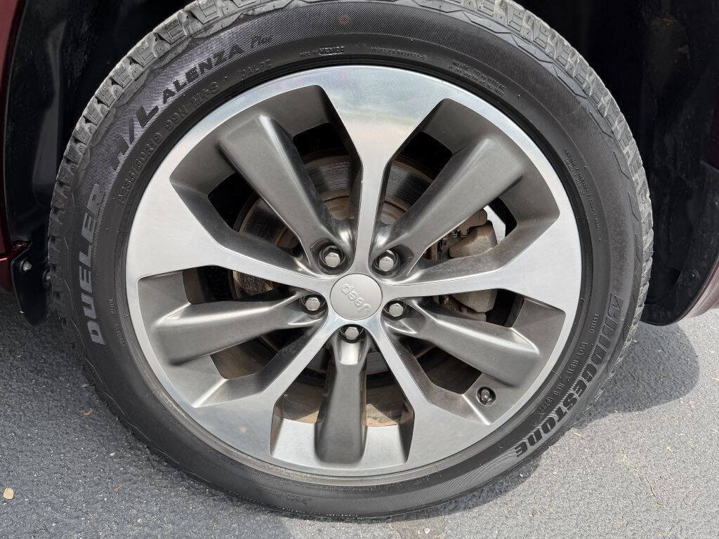 Used 2019 Jeep Cherokee Overland w/ Technology Group FWD image 24