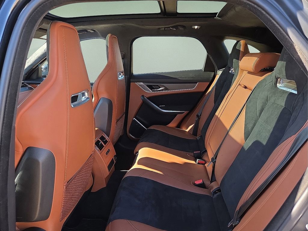 Used 2023 Jaguar F-PACE SVR image 19