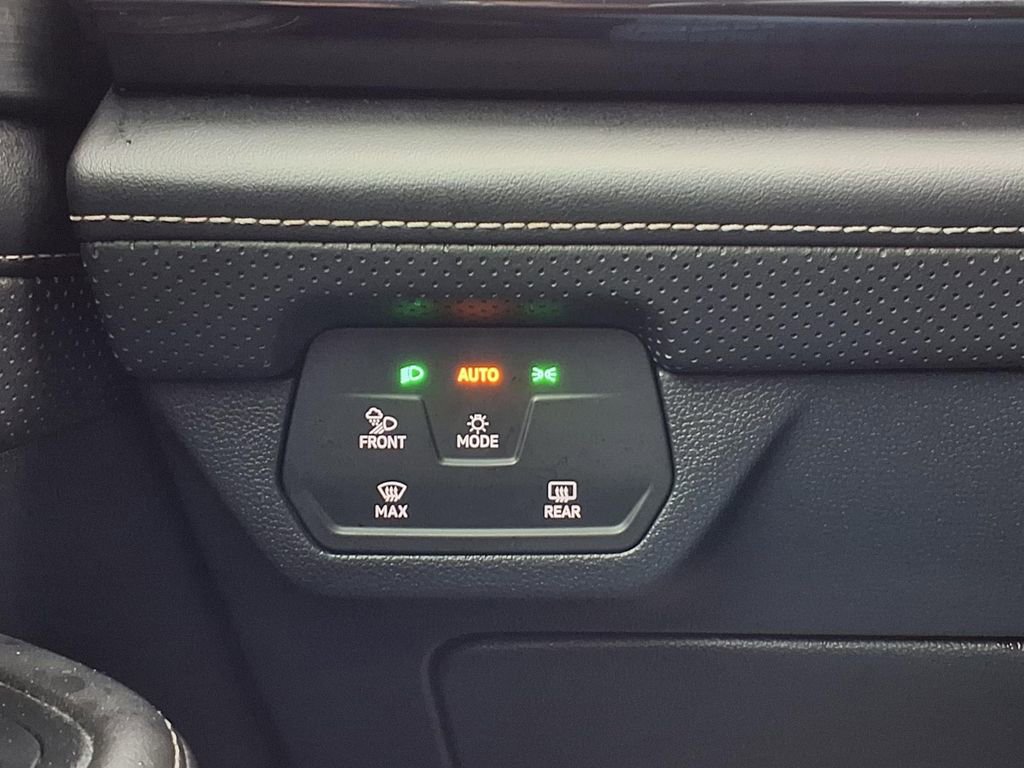 Used 2025 Volkswagen Atlas Cross Sport SE image 12