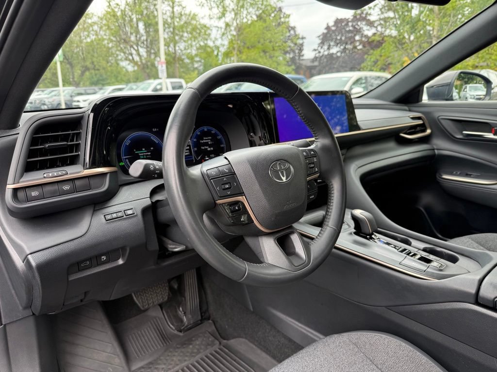 Certified 2023 Toyota Crown AWD/4WD image 13