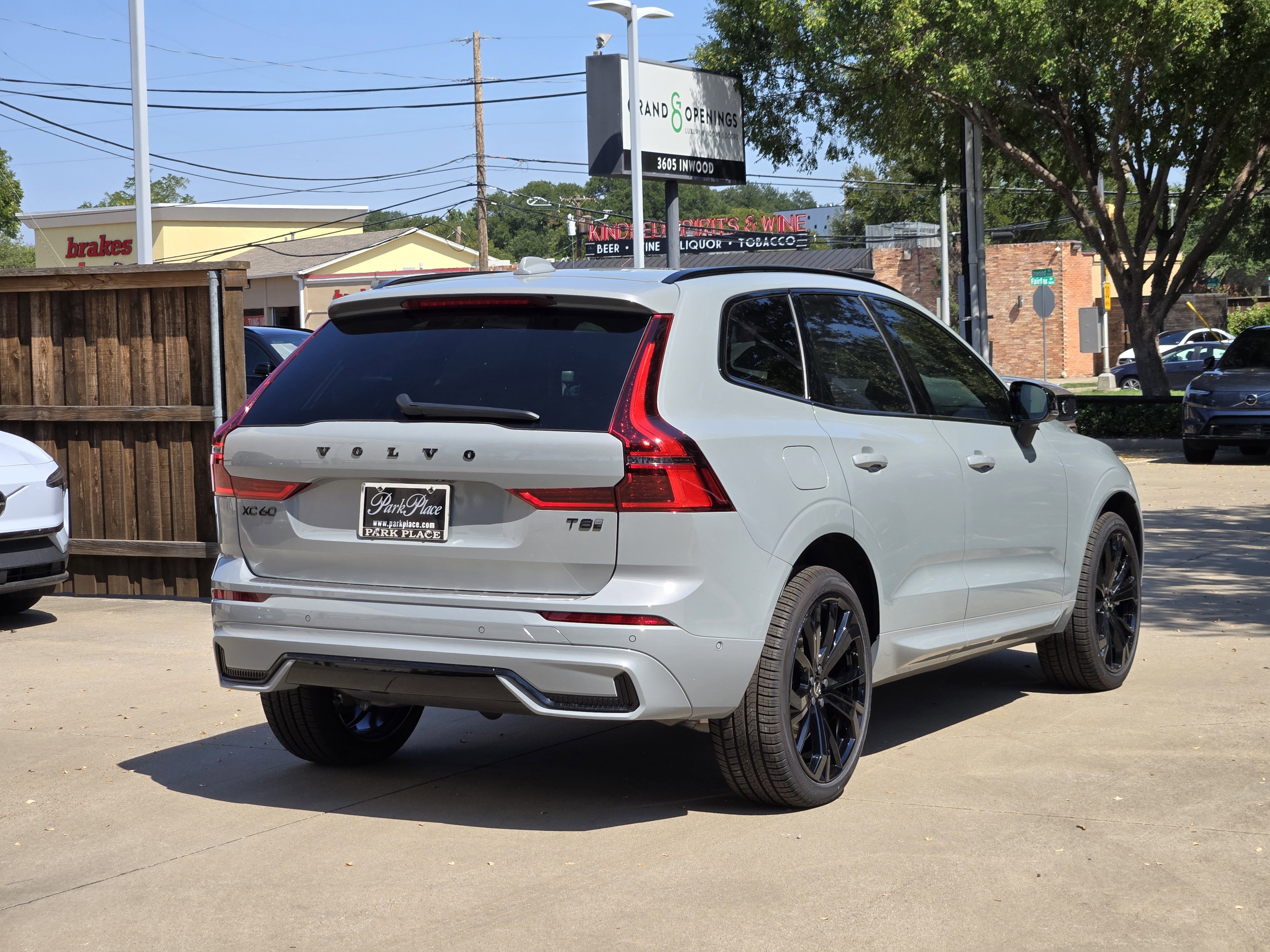 New 2026 Volvo XC60 T8 Ultra w/ Protection Package Premier image 9