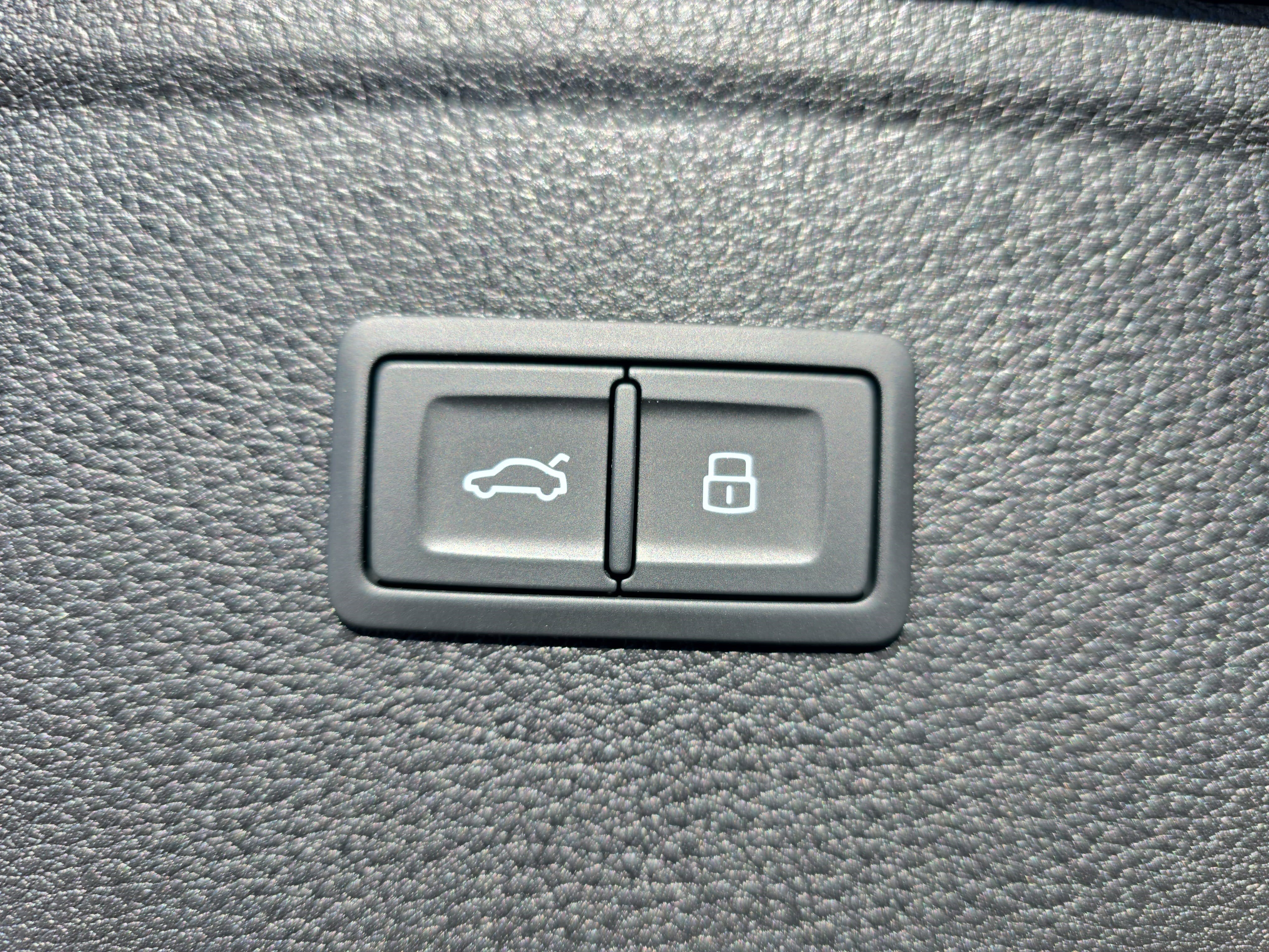 Certified 2025 Audi Q5 2.0T Premium w/ Convenience Plus Package image 13