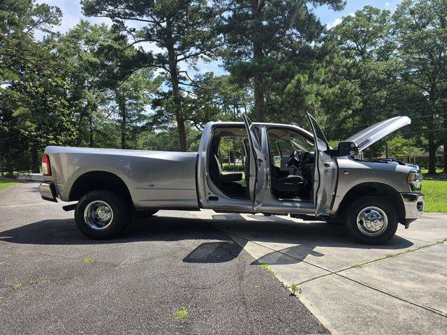Used 2019 RAM 3500 Tradesman image 30