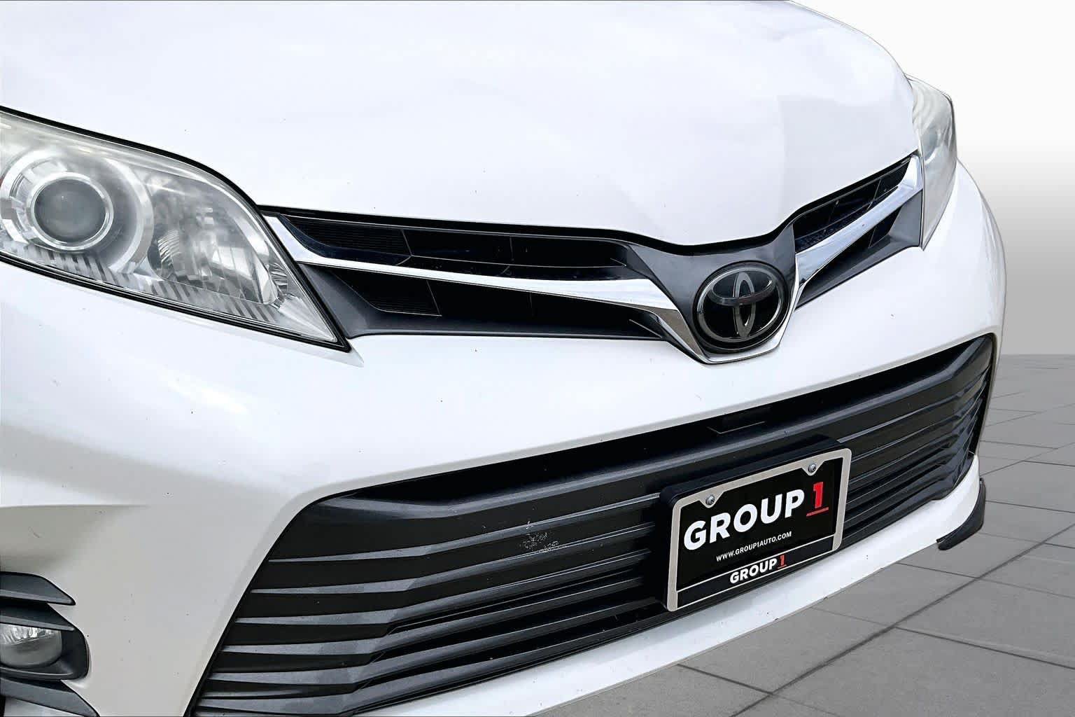 Used 2020 Toyota Sienna XLE Premium FWD image 28