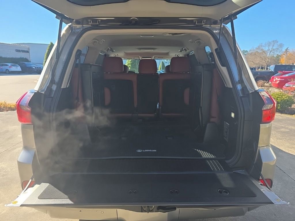 Used 2020 Lexus LX 570 4WD w/ 3rd Row & Luxury Pkg image 15