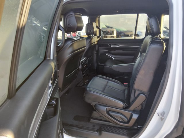 Used 2024 Jeep Wagoneer Series II AWD/4WD image 13