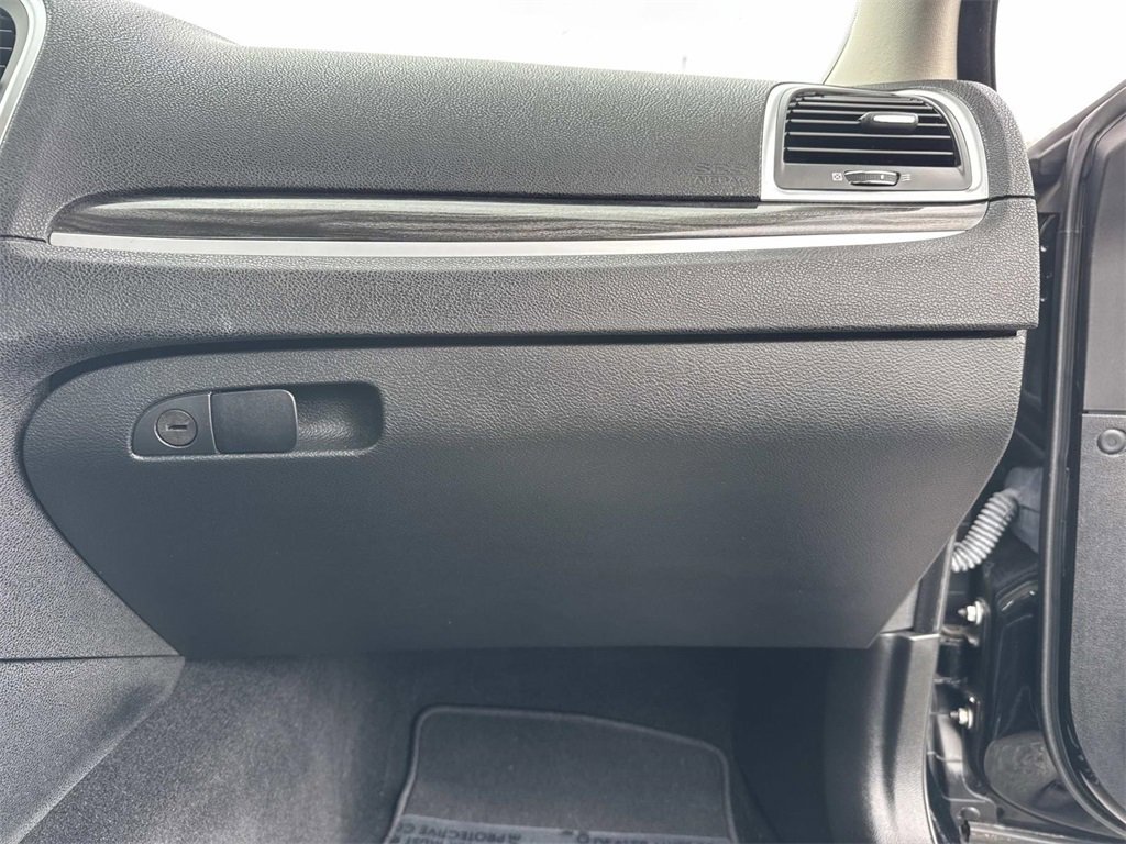 Used 2022 Chrysler 300 Touring w/ Sport Appearance Package image 27