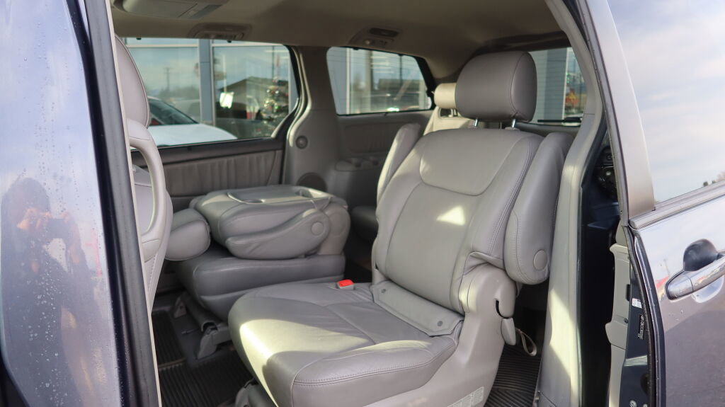 Used 2008 Toyota Sienna XLE Limited image 12