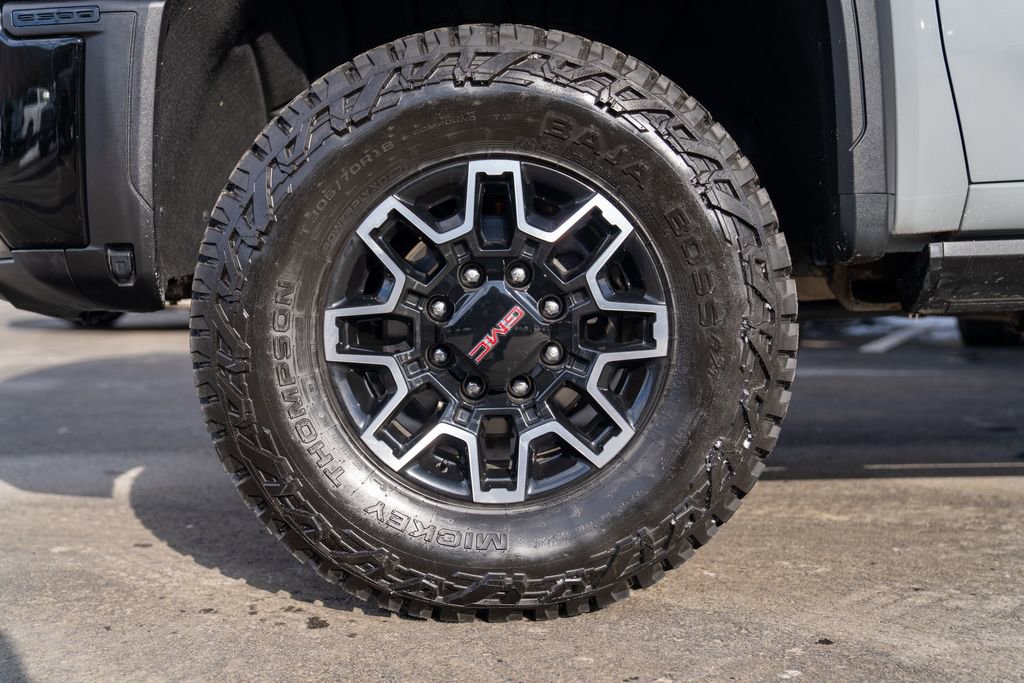Used 2024 GMC Sierra 2500 AT4X image 2