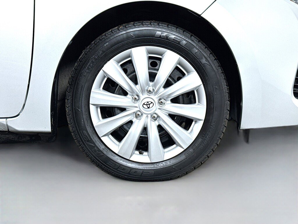 Used 2018 Toyota Corolla LE FWD image 38
