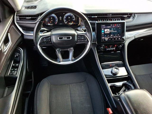 Used 2022 Jeep Grand Cherokee Laredo w/ Luxury Tech Group I AWD/4WD image 2