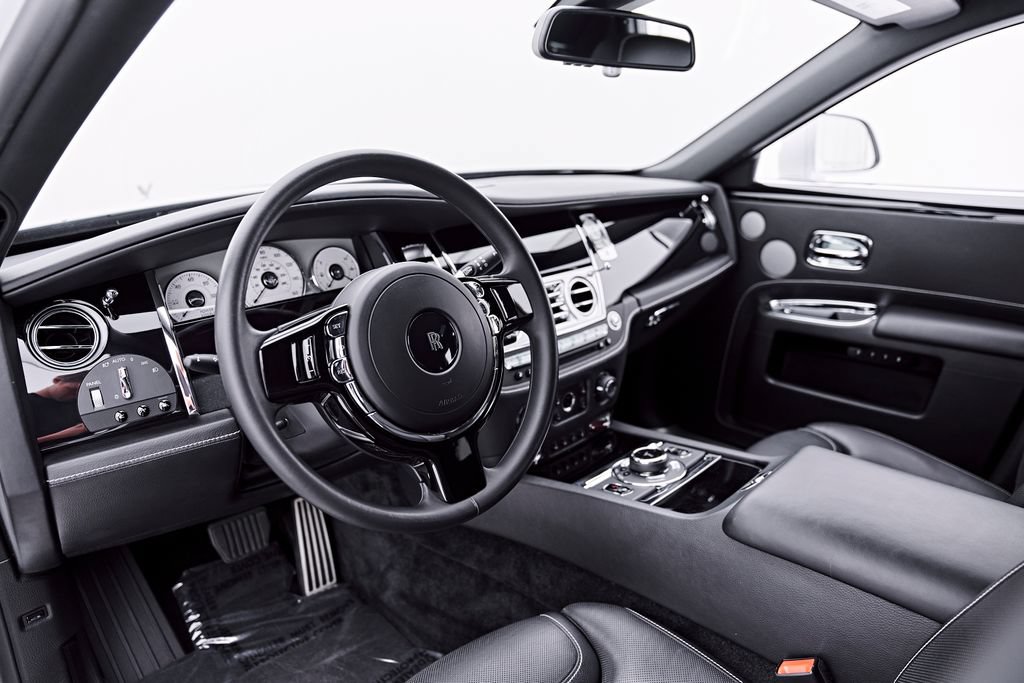 Used 2018 Rolls-Royce Ghost RWD image 2