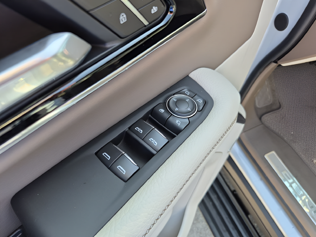New 2026 GMC Yukon Denali w/ Sun & Power Step Package AWD/4WD image 18
