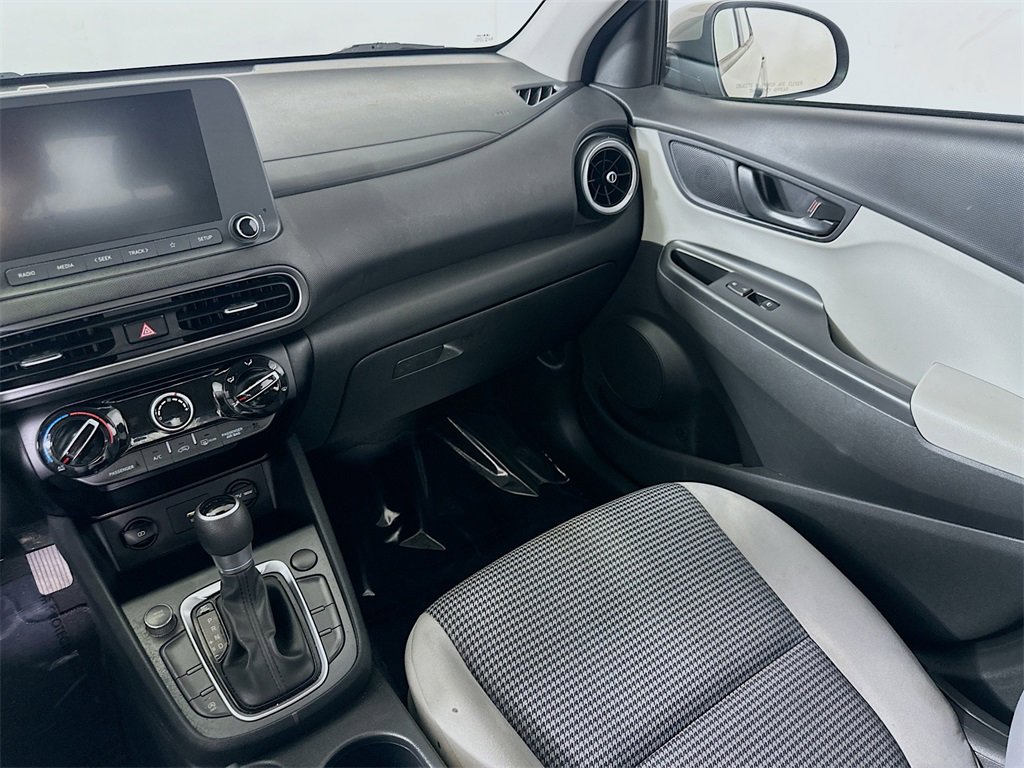 Used 2022 Hyundai Kona SE image 19