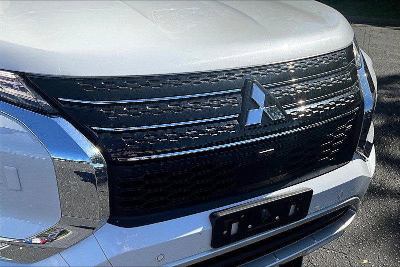 Used 2023 Mitsubishi Outlander SEL image 7