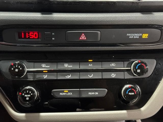 Used 2018 Kia Sedona L FWD image 18